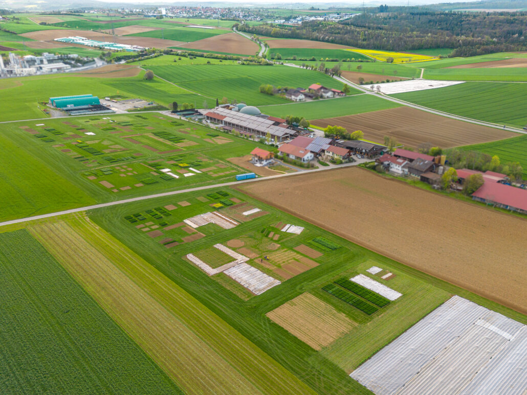 Circa 100 Kulturen und 520 Sorten werden auf Demoparzellen gezeigt. Foto: Henrik M&uuml;ller (27.04.2023)
